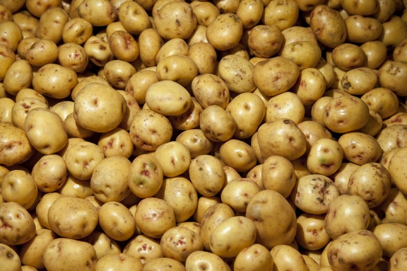 surowe ziemniaki